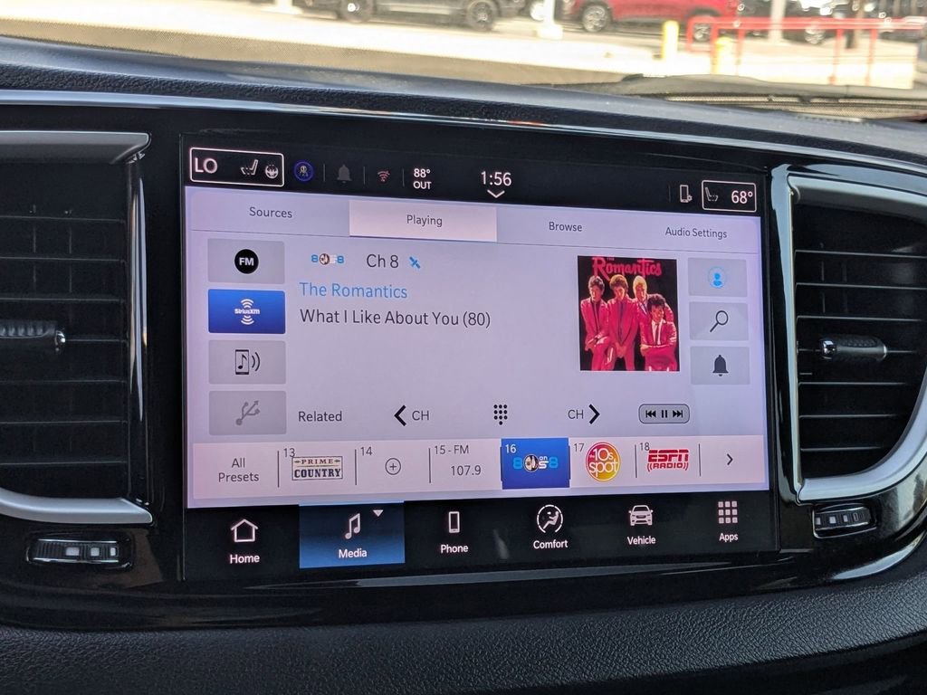 Used 2025 Chrysler Pacifica Select image 18