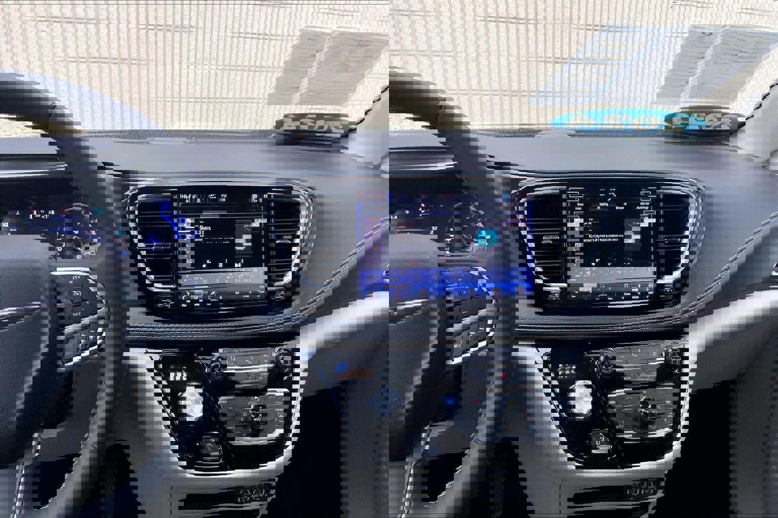 Used 2024 Chrysler Pacifica Select image 6