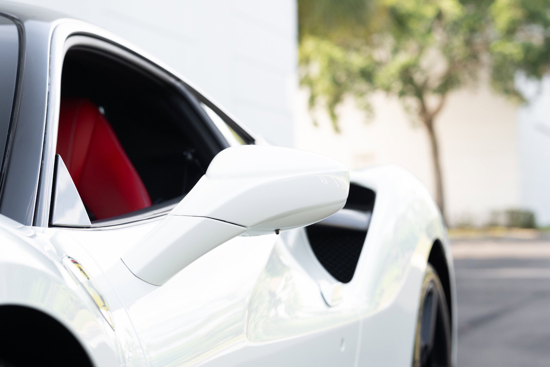 Used 2017 Ferrari 488 GTB RWD image 23
