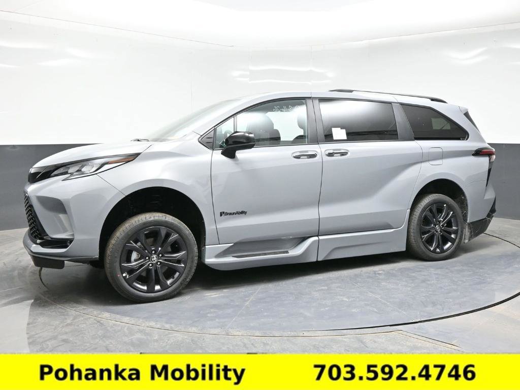 Used 2026 Toyota Sienna XSE image 12