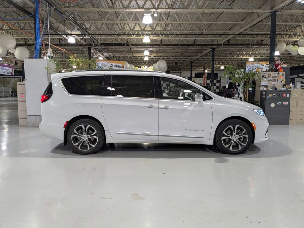 Used 2021 Chrysler Pacifica Pinnacle image 7