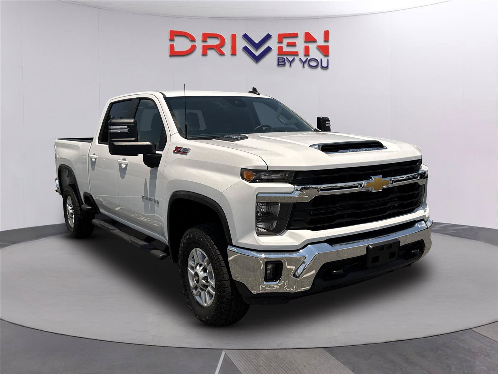 Used 2025 Chevrolet Silverado 2500 LT w/ Convenience Package AWD/4WD image 2