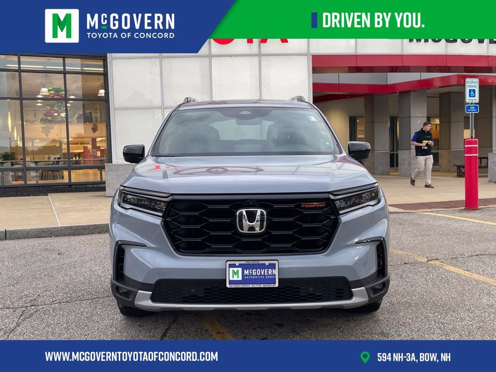 Used 2025 Honda Pilot TrailSport image 8