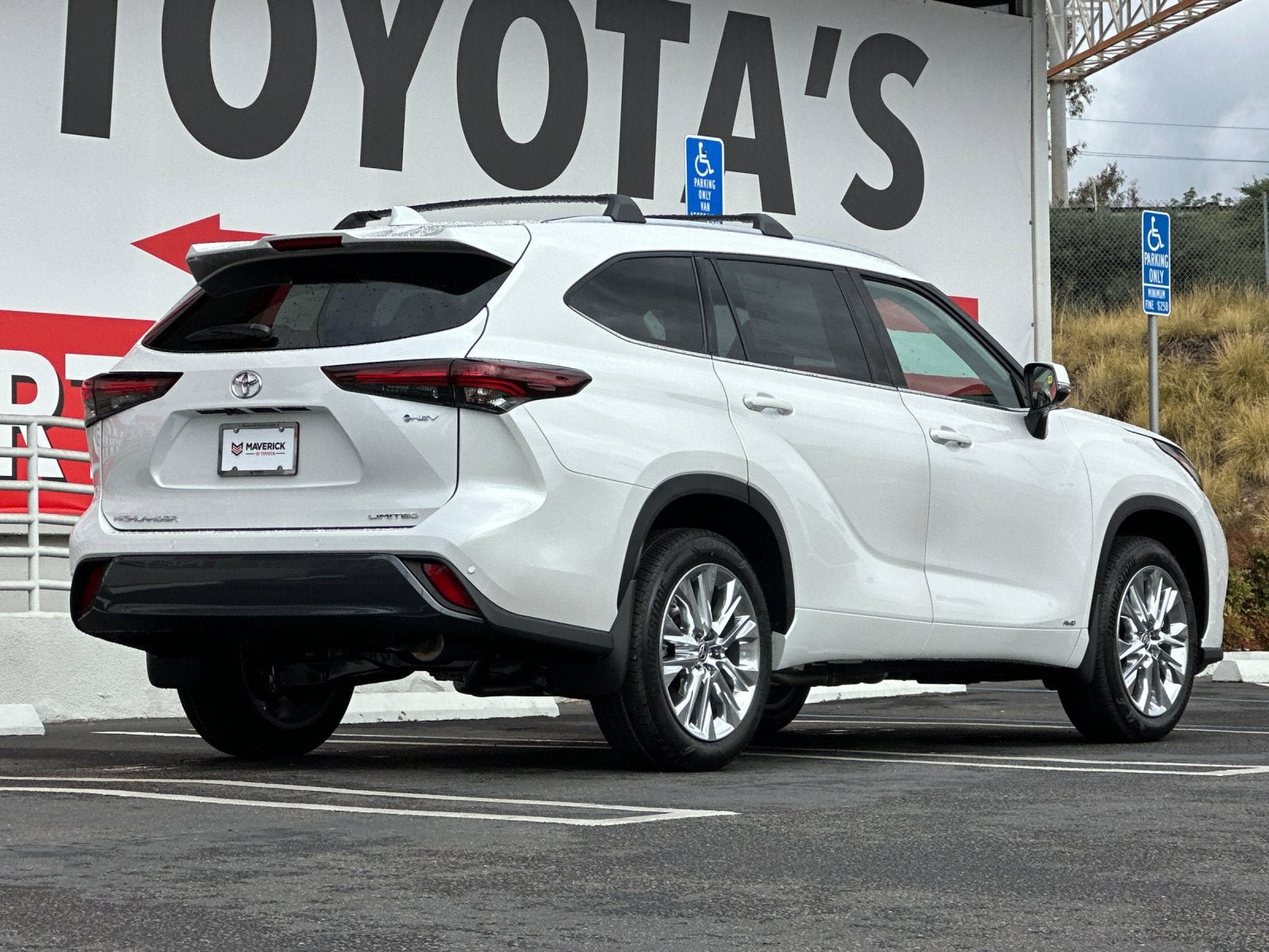 New 2026 Toyota Highlander Limited AWD/4WD image 5