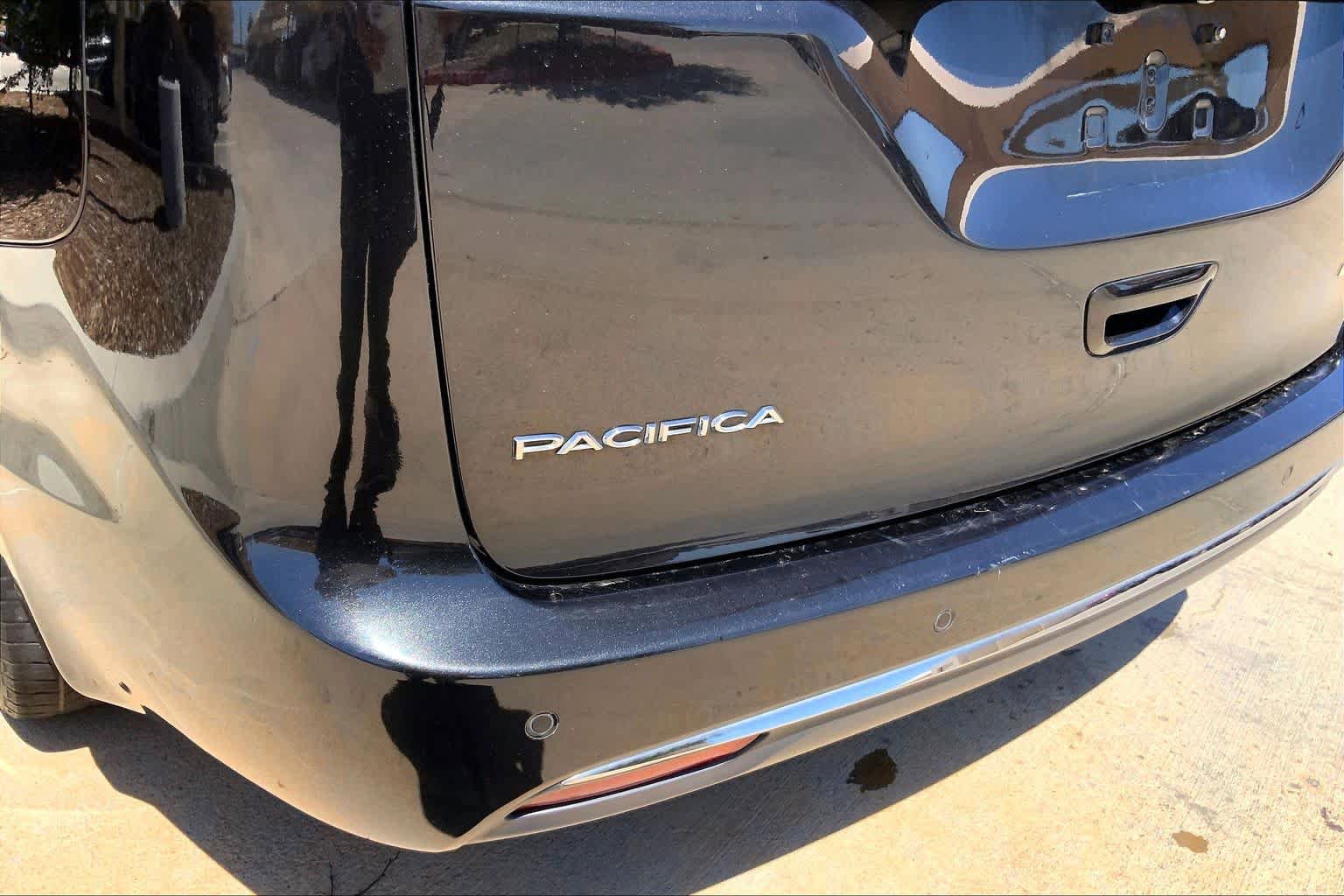 Used 2020 Chrysler Pacifica Limited FWD image 33