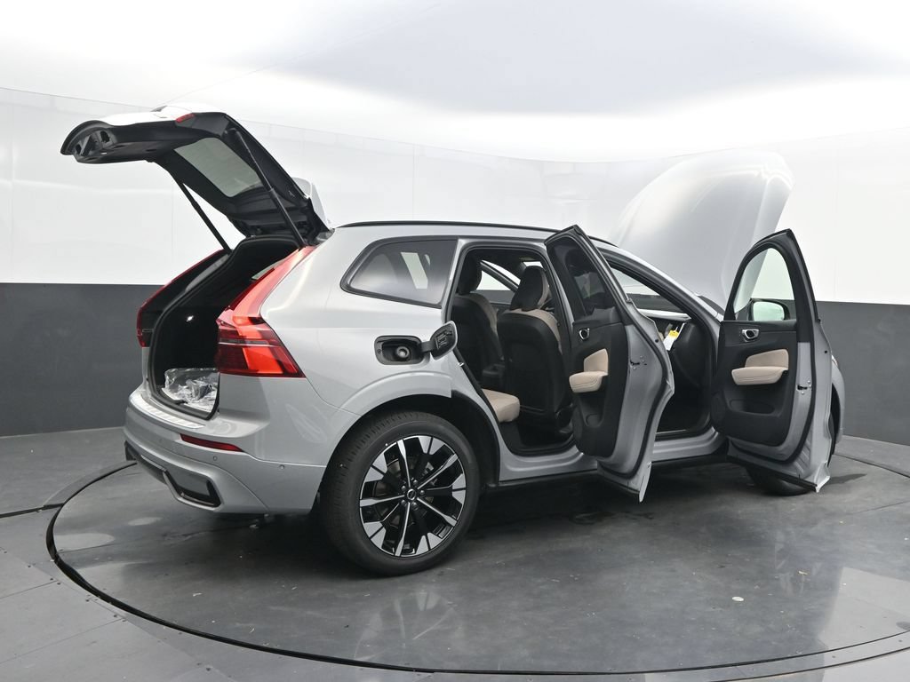 New 2026 Volvo XC60 B5 Plus w/ Protection Package Premier AWD/4WD image 29