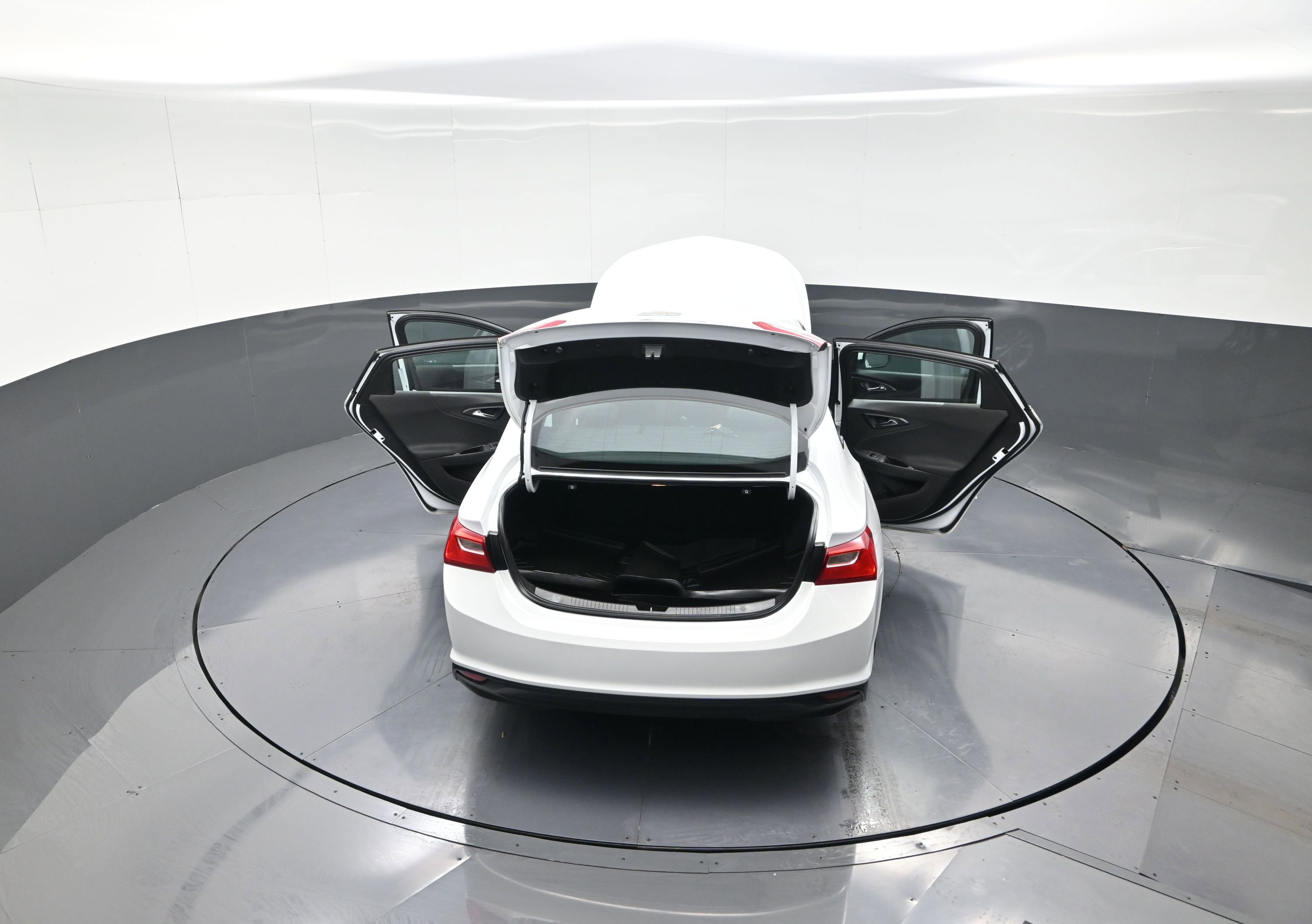 Used 2017 Chevrolet Malibu LT image 13