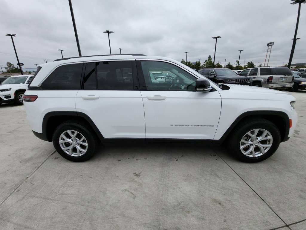 Used 2024 Jeep Grand Cherokee Limited image 4