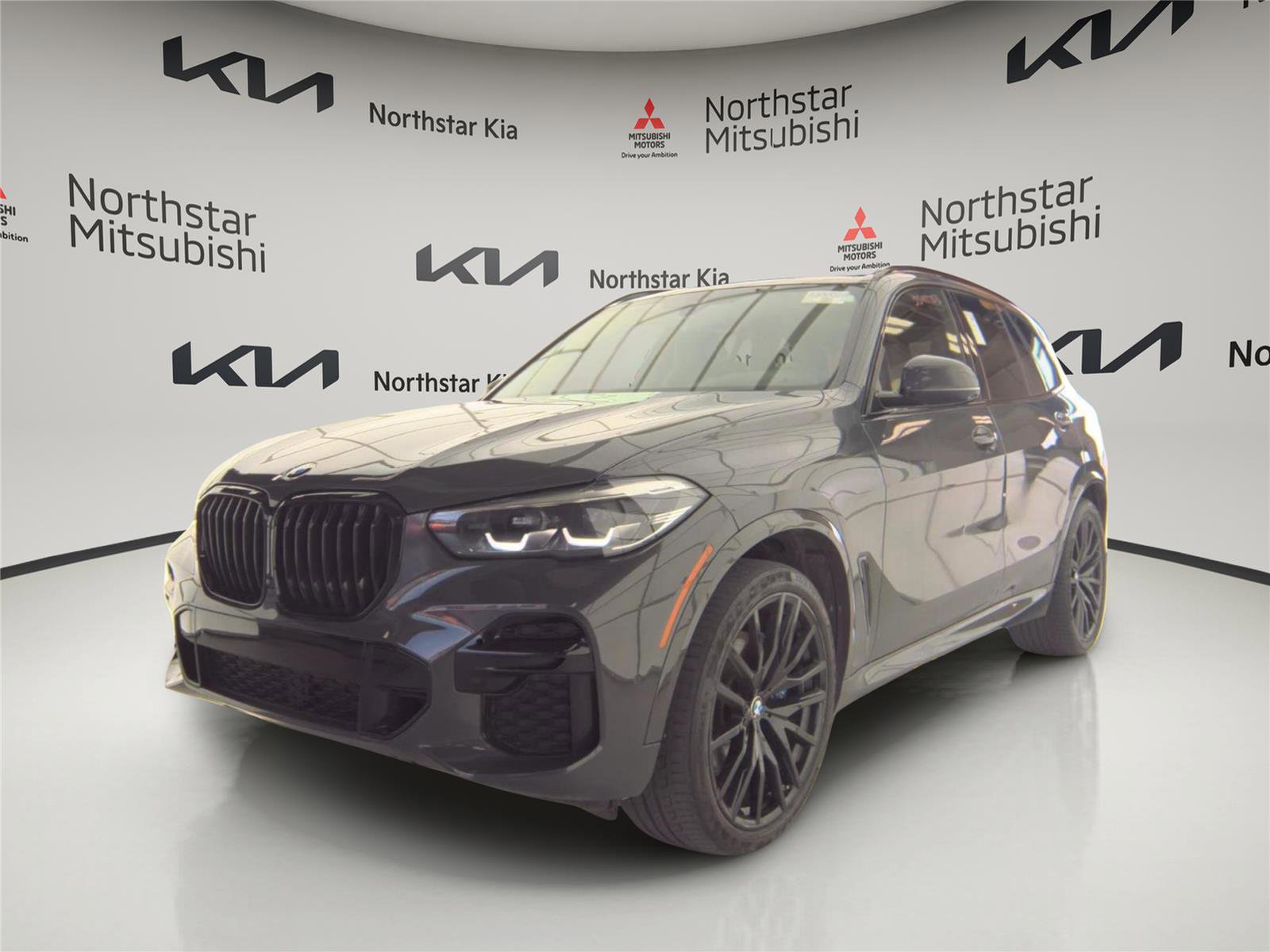 Used 2022 BMW X5 xDrive40i w/ Premium Essential Package AWD/4WD image 2