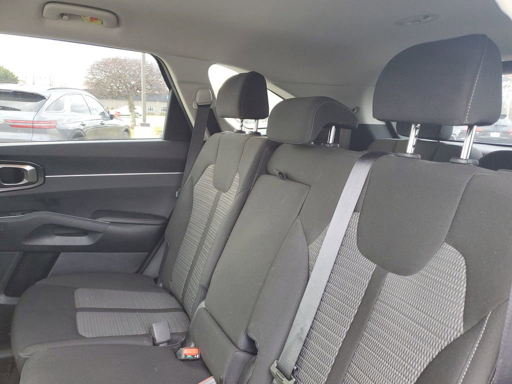 Certified 2023 Kia Sorento LX image 25