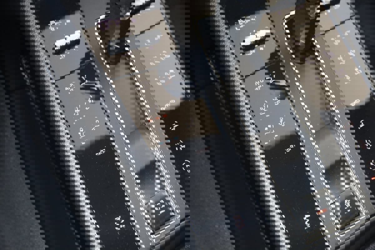 Used 2025 Porsche Macan image 34