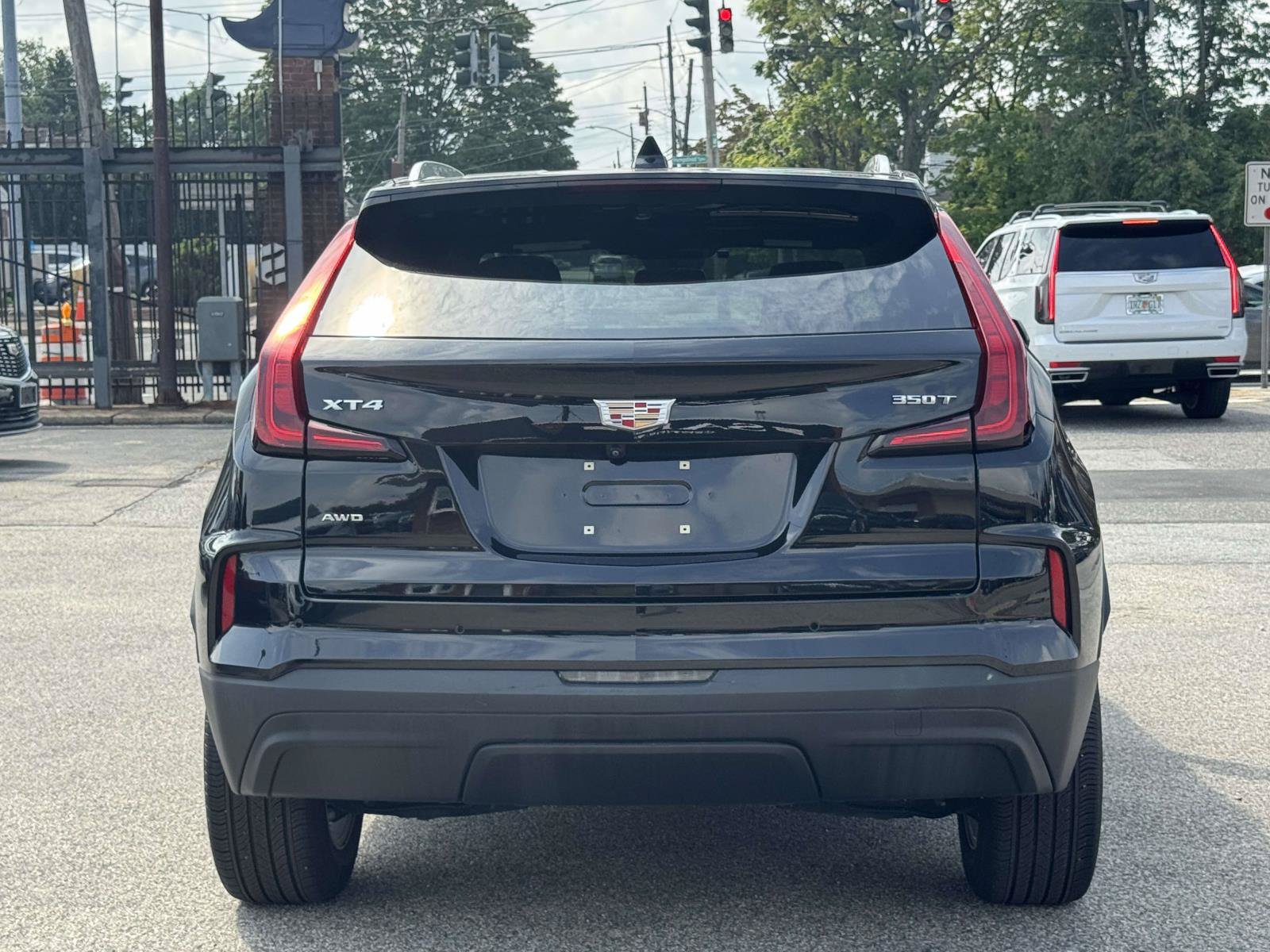Certified 2024 Cadillac XT4 Luxury w/ Cold Weather Package AWD/4WD image 6