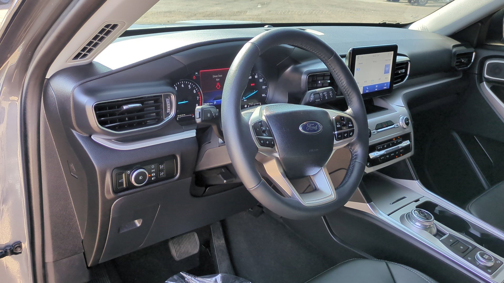 Used 2024 Ford Explorer XLT w/ Equipment Group 202A AWD/4WD image 14