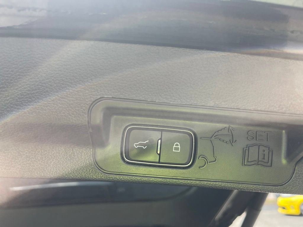 Used 2020 Ford Explorer XLT w/ Equipment Group 202A AWD/4WD image 16