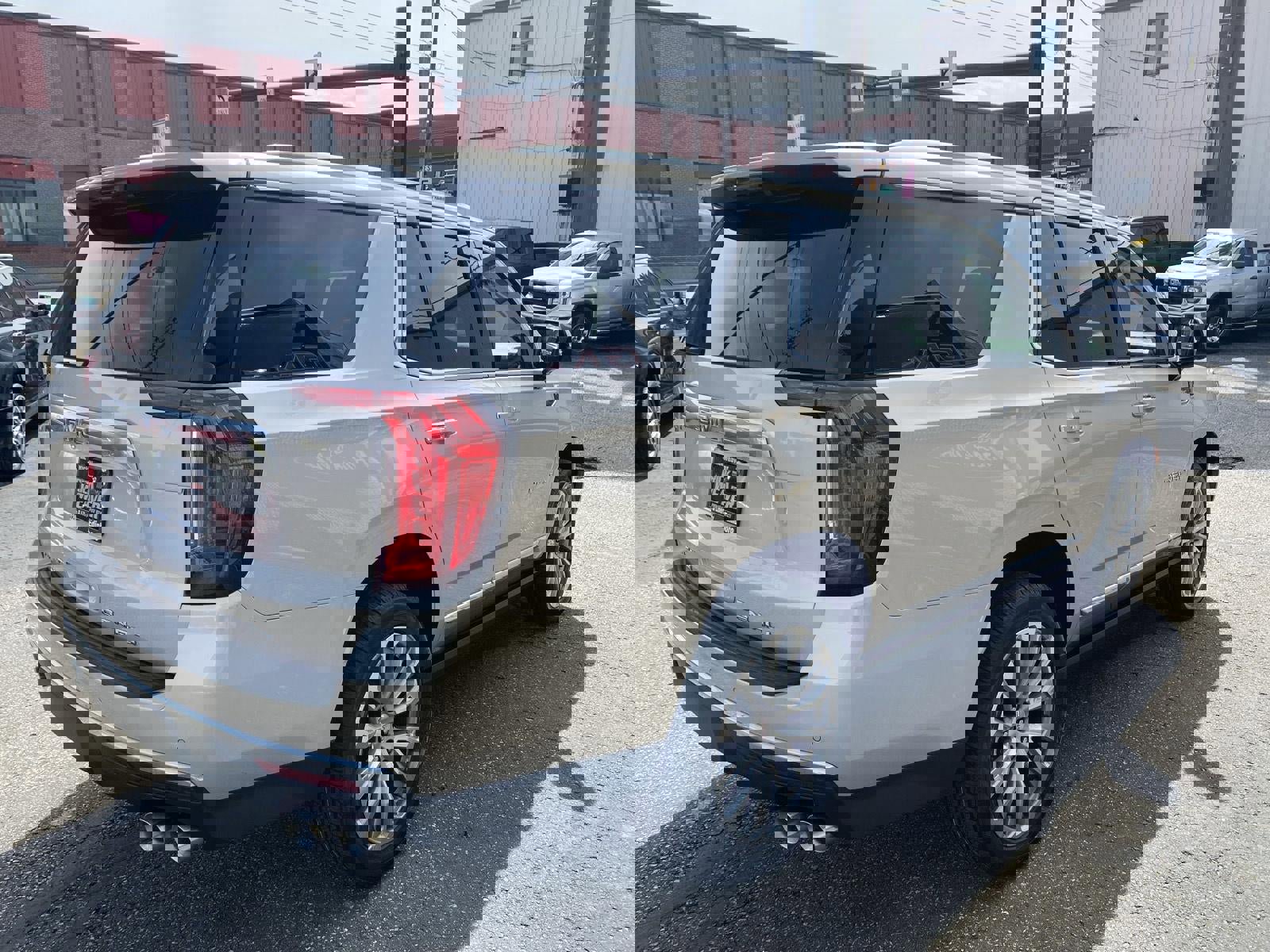 Used 2021 GMC Yukon Denali w/ Denali Premium Package image 6