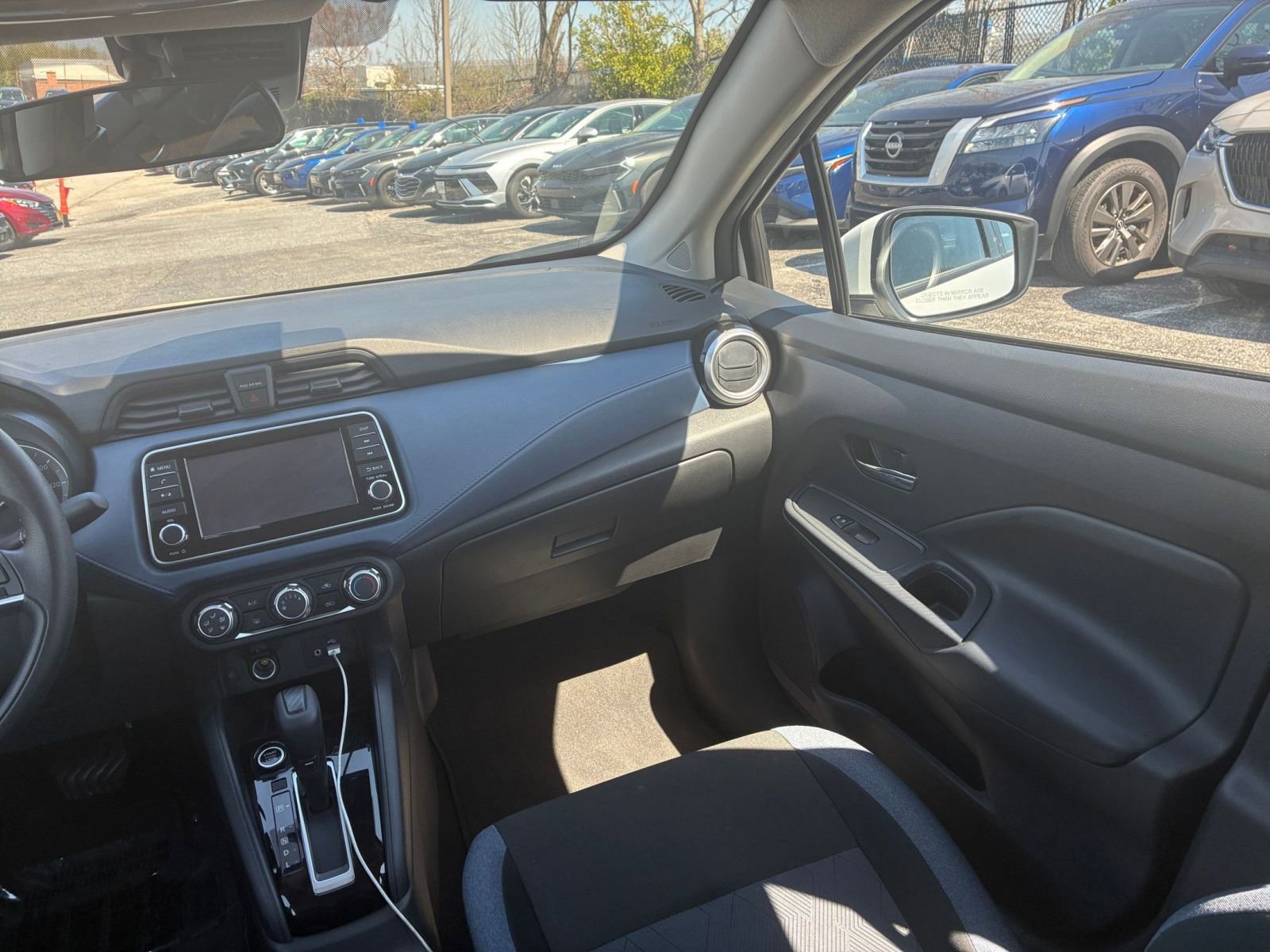 Used 2025 Nissan Versa SV image 30