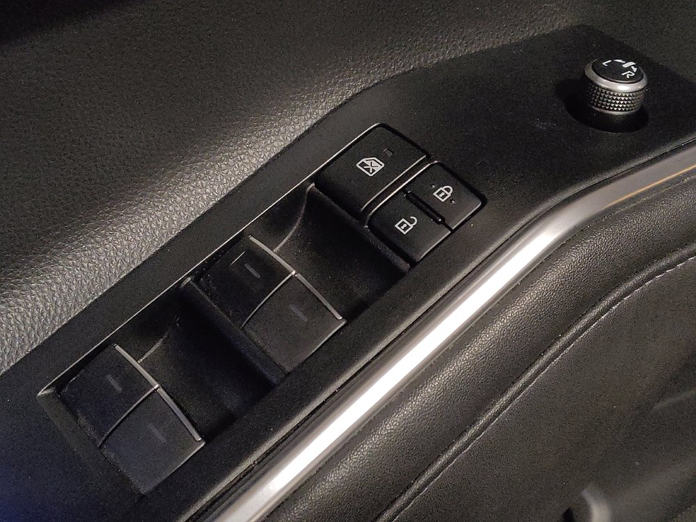 Used 2020 Toyota Highlander Limited FWD image 27