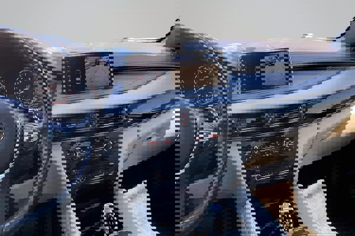 Used 2019 BMW X6 xDrive50i w/ M Sport Package image 6