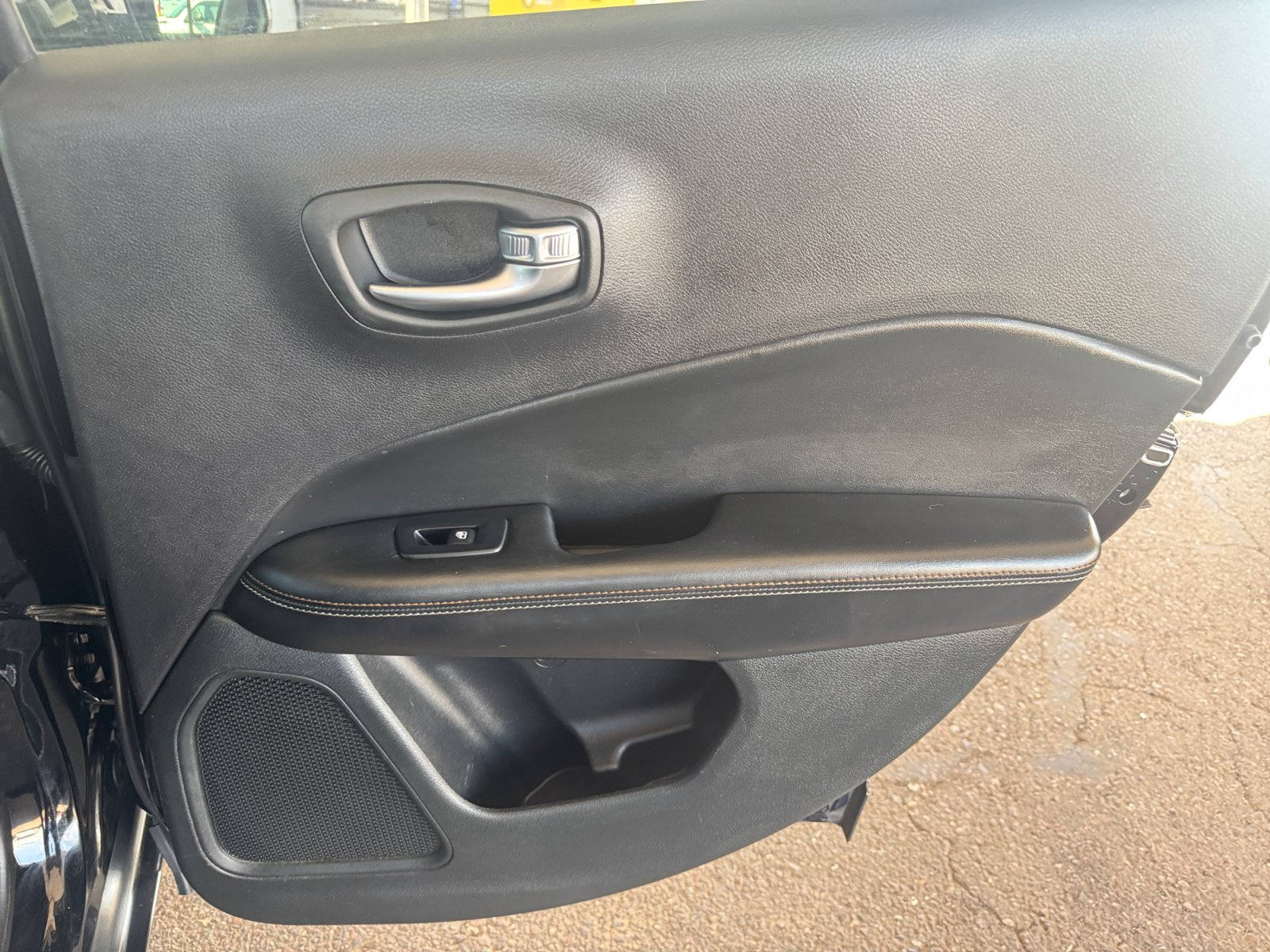 Used 2018 Jeep Compass Latitude w/ Popular Equipment Group FWD image 29