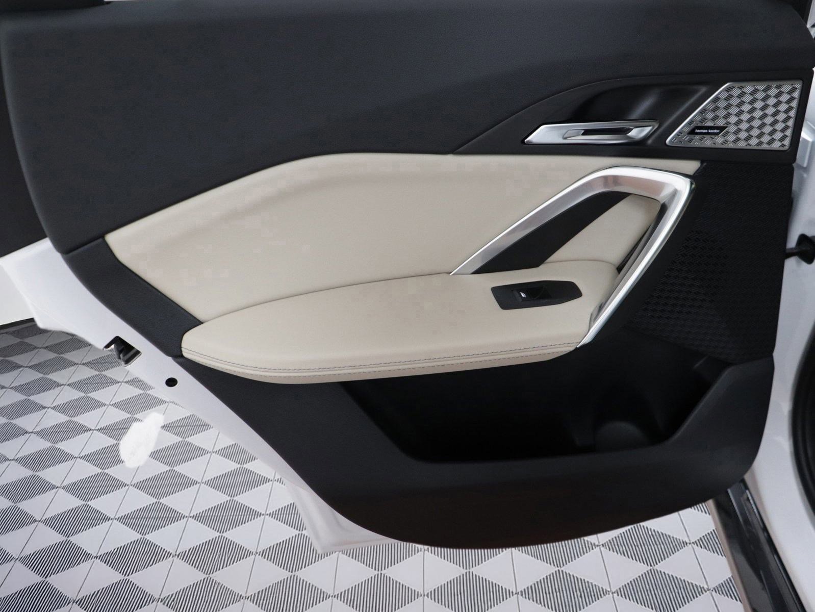 Used 2025 BMW X1 xDrive28i w/ Convenience Package image 10