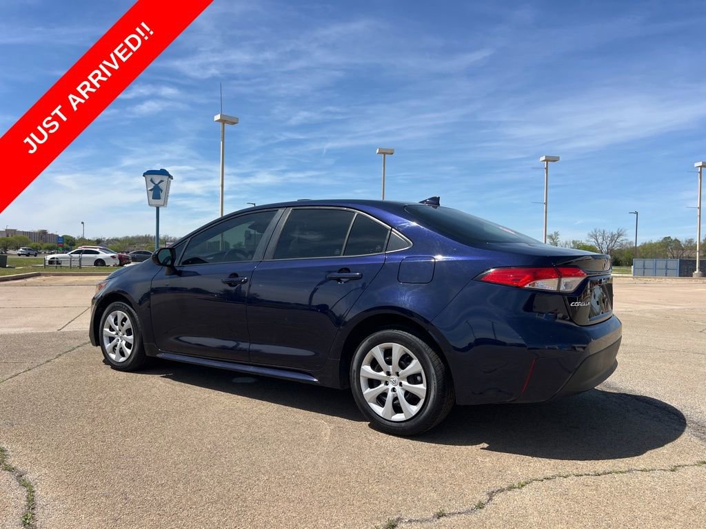 Used 2024 Toyota Corolla LE FWD image 3