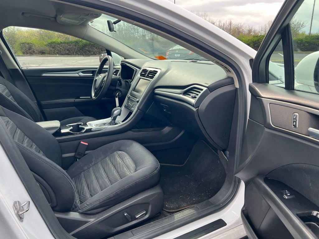 Used 2016 Ford Fusion SE image 9