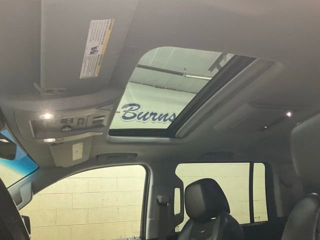 Used 2017 Cadillac Escalade ESV Luxury AWD/4WD image 12