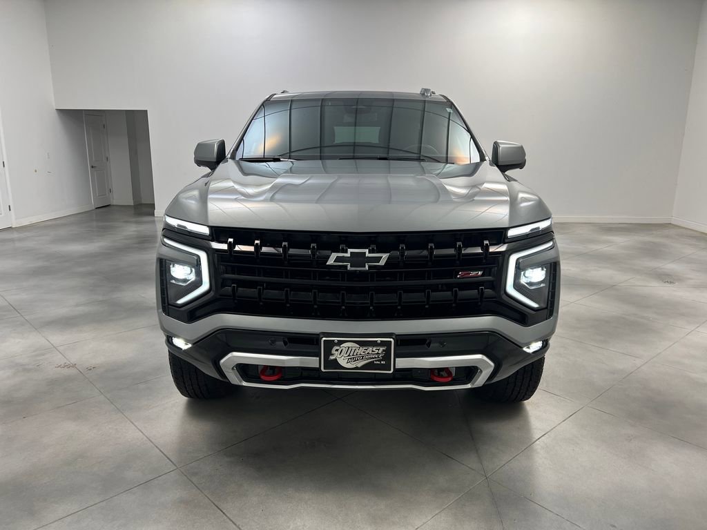 Used 2025 Chevrolet Suburban Z71 AWD/4WD image 2