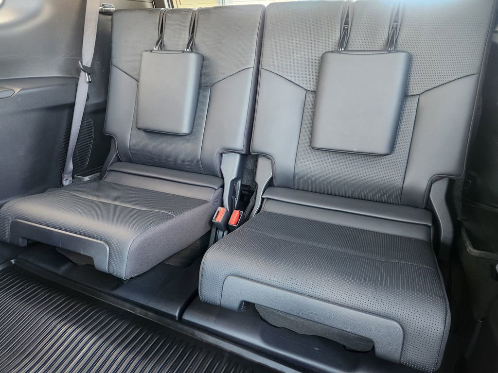 Used 2024 Lexus GX 550 w/ Accessory Package (Z1) image 31