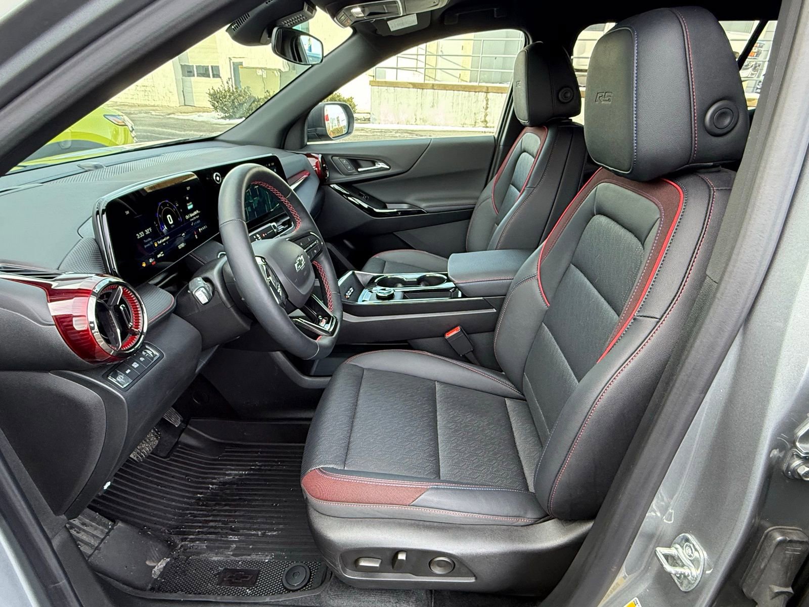 Used 2025 Chevrolet Equinox RS image 13