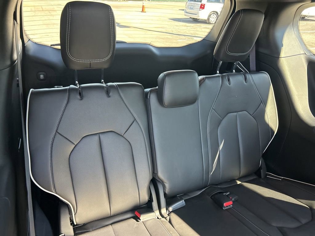 Used 2024 Chrysler Pacifica Limited w/ S Appearance Package image 28