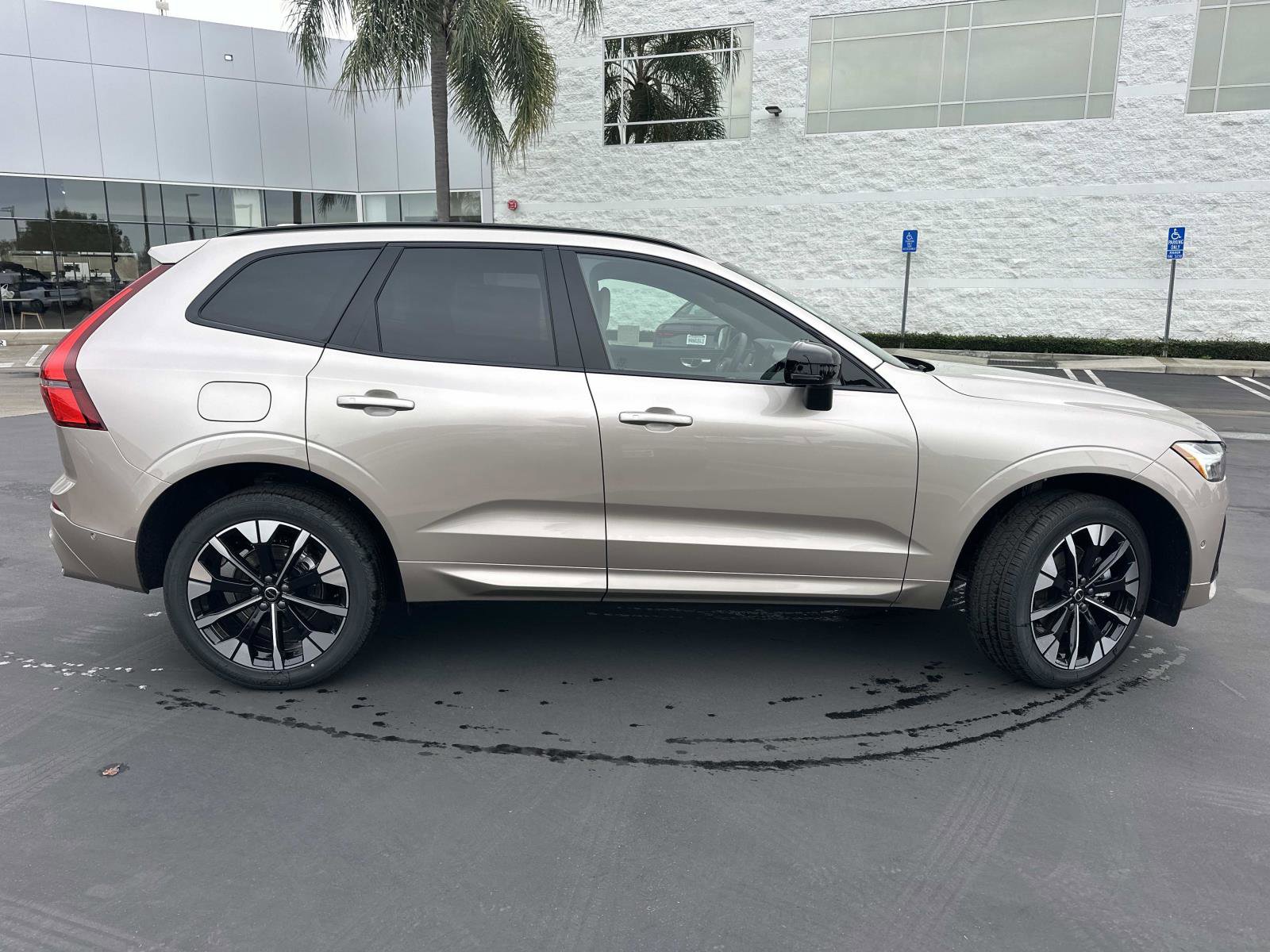 New 2026 Volvo XC60 B5 Plus w/ Protection Package Premier AWD/4WD image 3
