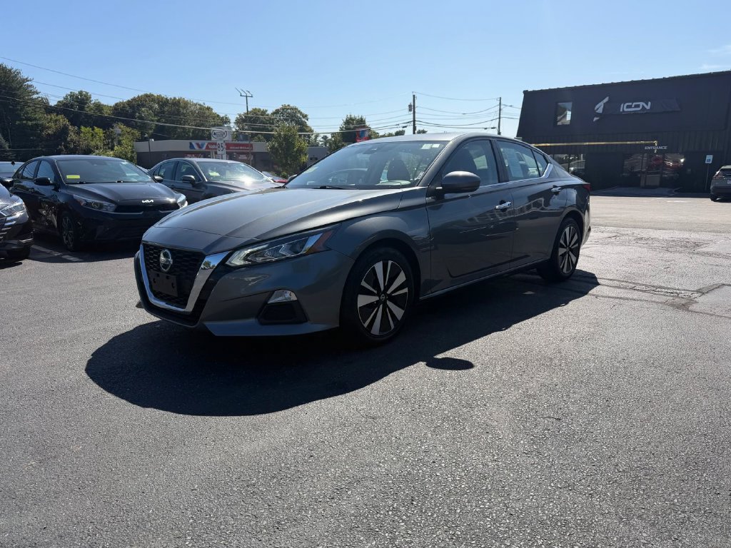 Used 2022 Nissan Altima 2.5 SV w/ SV Premium Package FWD image 1