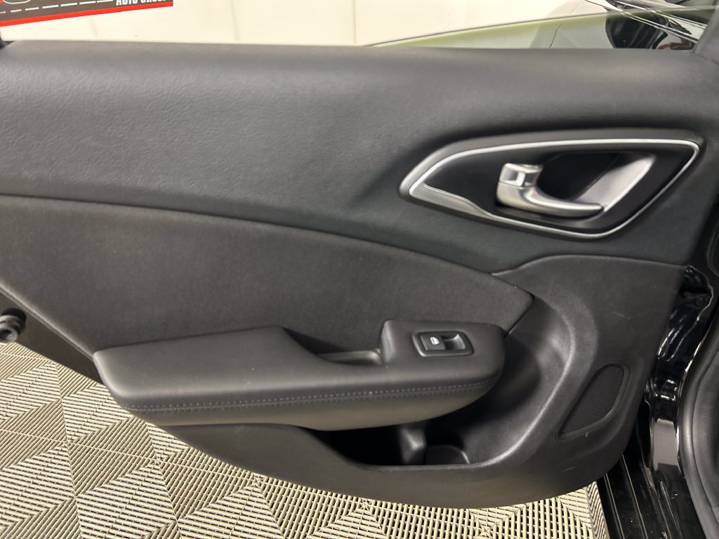 Used 2016 Chrysler 200 Limited w/ Convenience Group FWD image 16