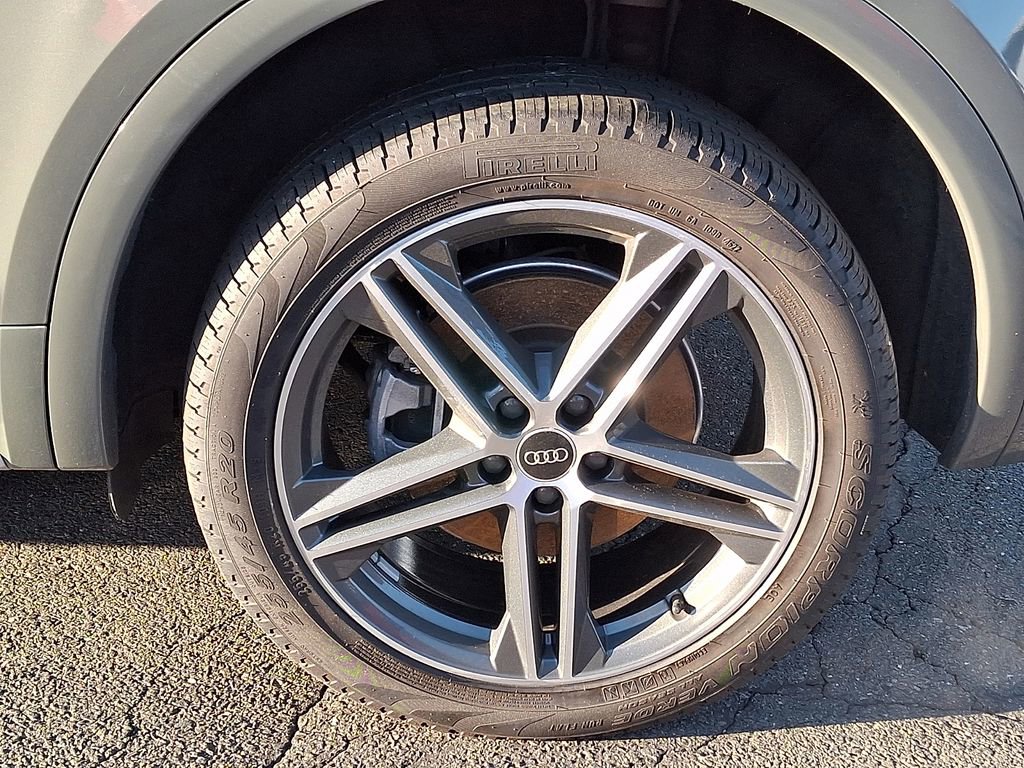 Used 2023 Audi Q5 e Premium w/ Convenience Package image 7