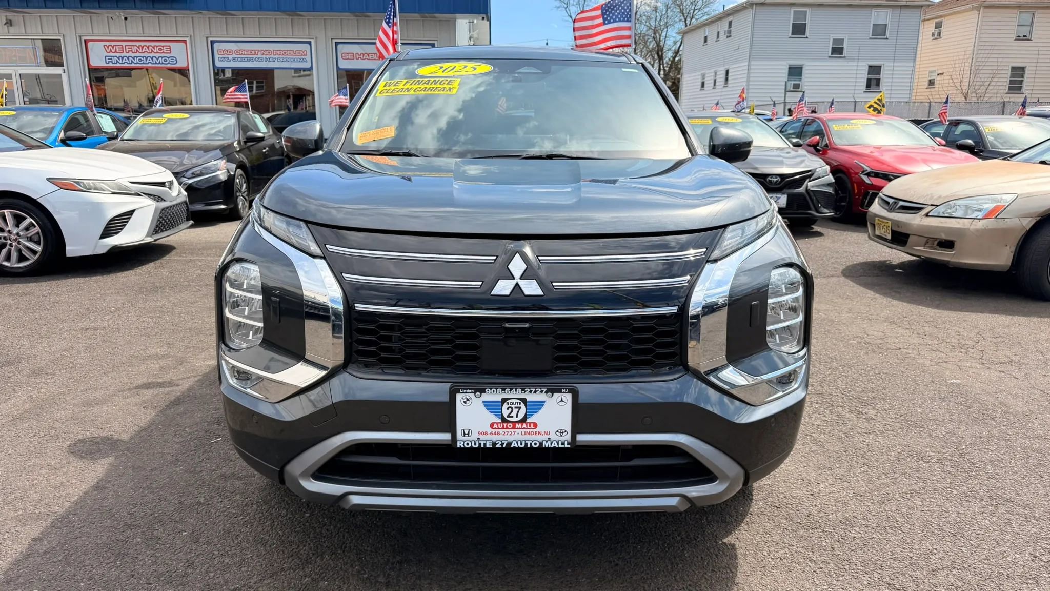 Used 2025 Mitsubishi Outlander SE image 3