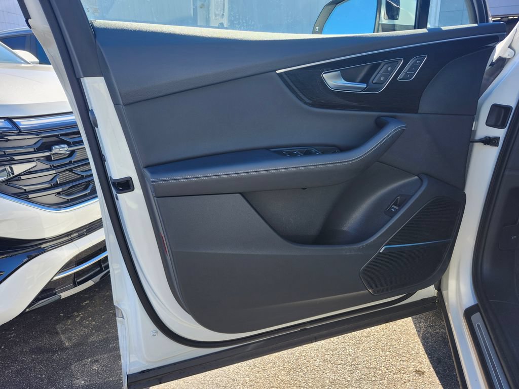 Certified 2025 Audi Q7 2.0T Premium AWD/4WD image 11