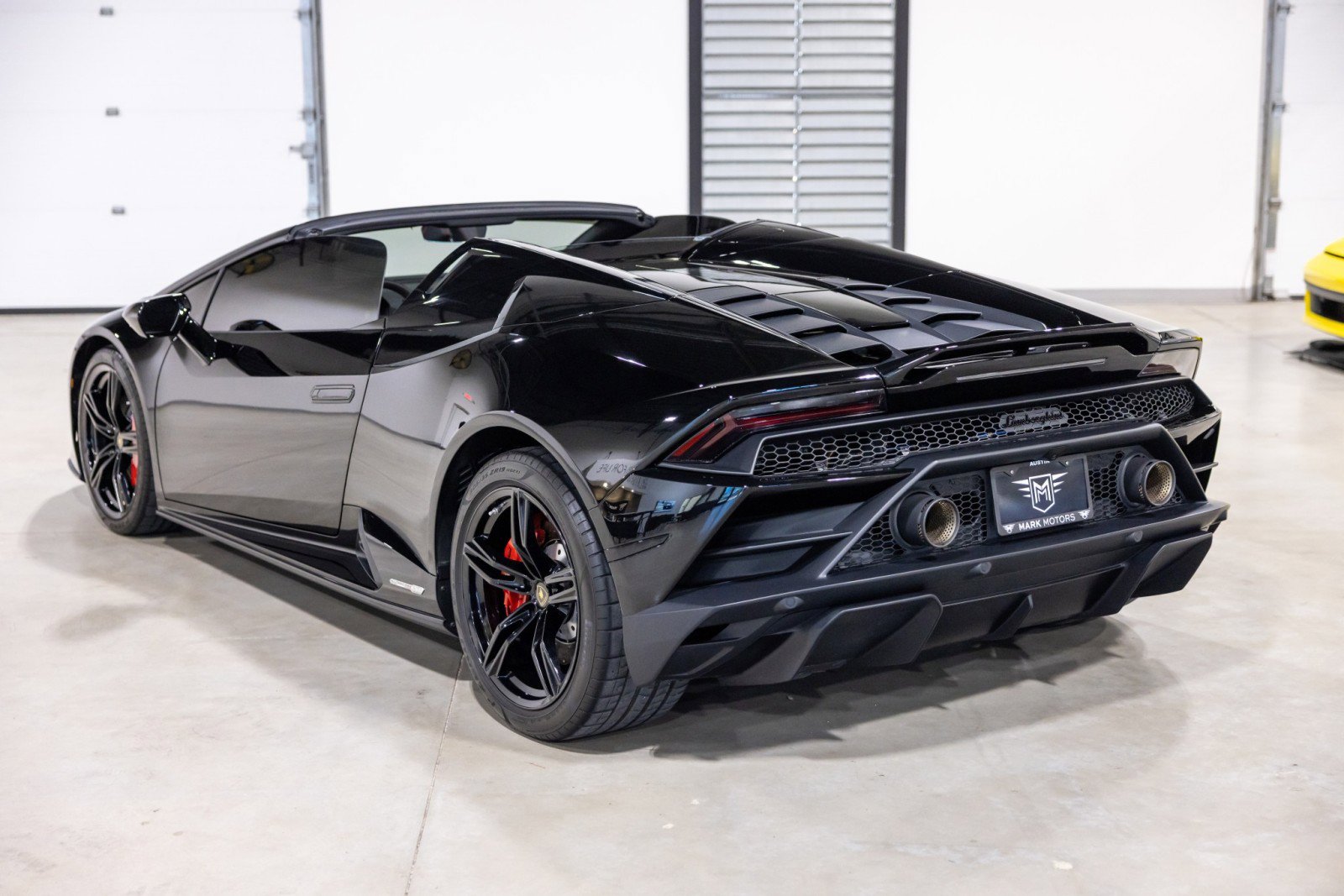 Used 2020 Lamborghini Huracan EVO image 7