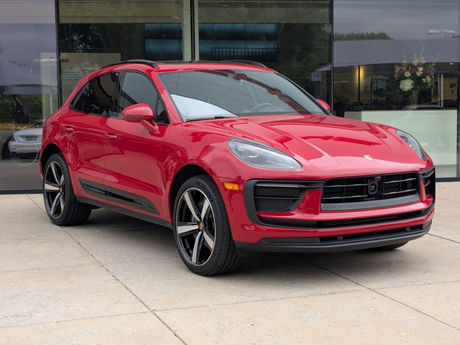 Certified 2026 Porsche Macan AWD/4WD image 7
