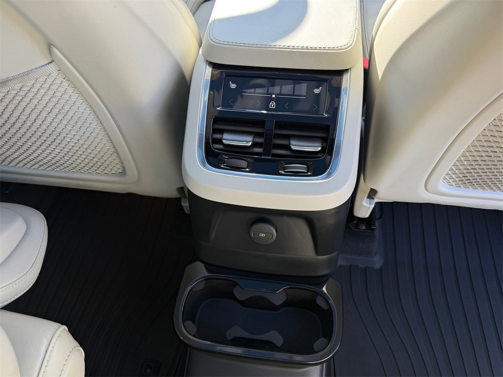 Used 2022 Volvo XC90 T8 Inscription w/ Advanced Package image 37