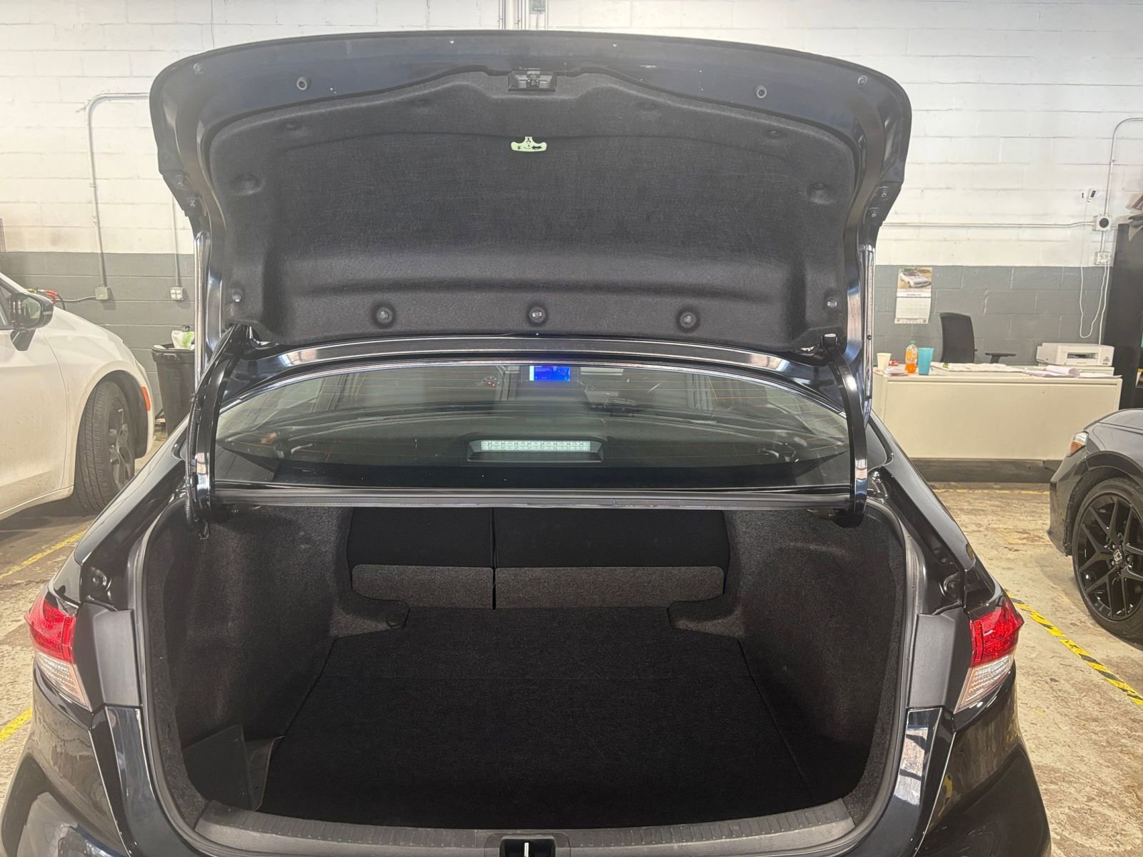 Used 2025 Toyota Corolla LE image 31