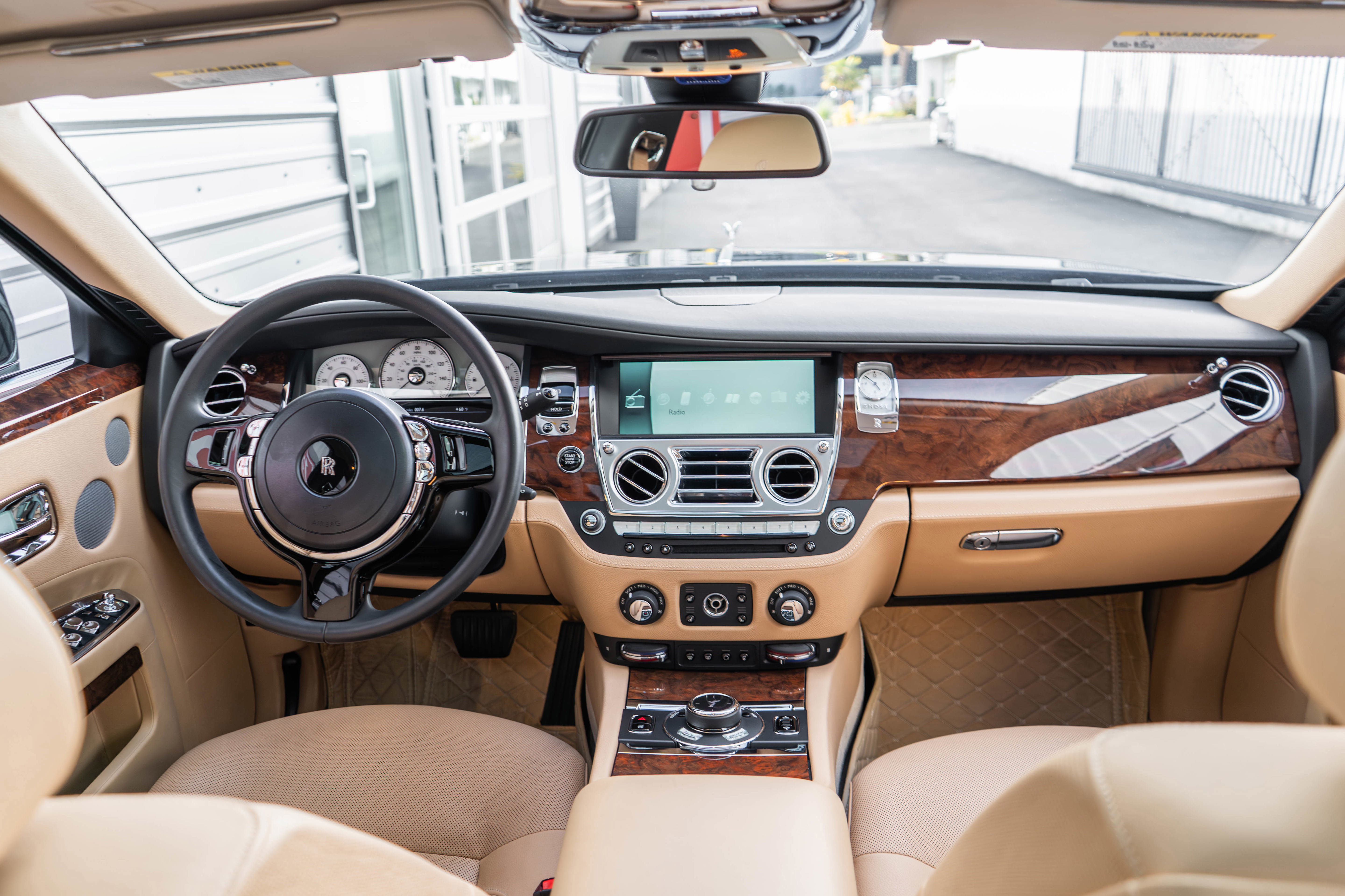 Used 2014 Rolls-Royce Ghost image 43