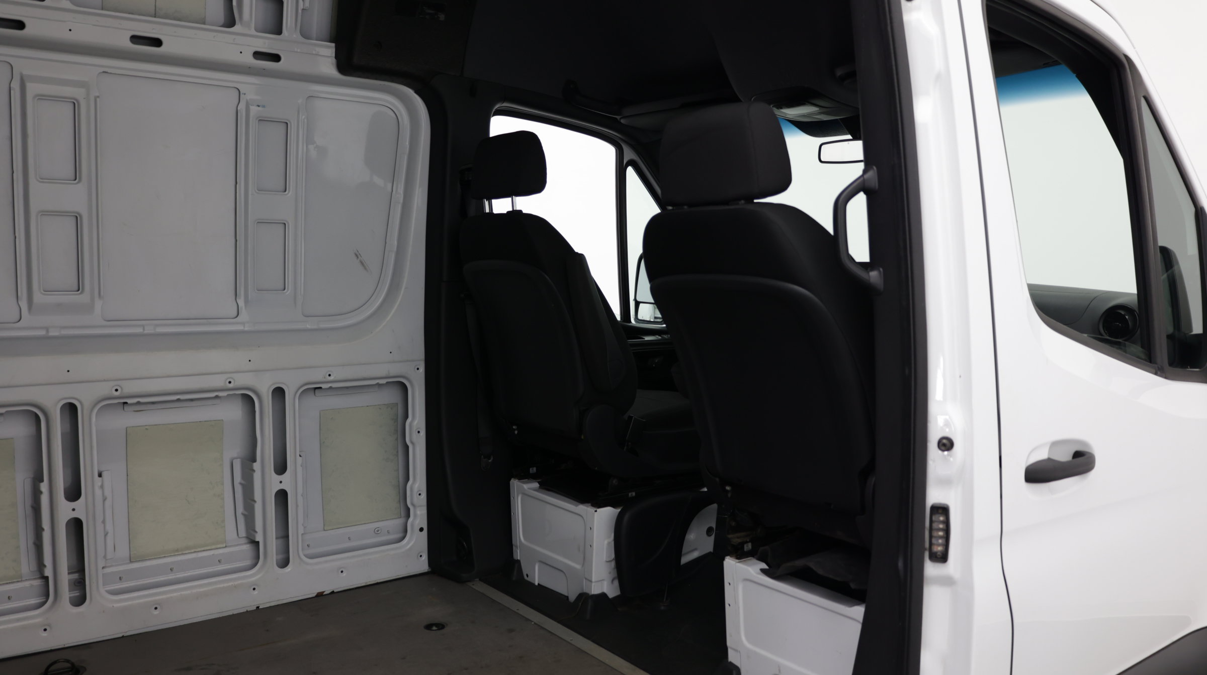 Used 2023 Mercedes-Benz Sprinter 2500 image 29