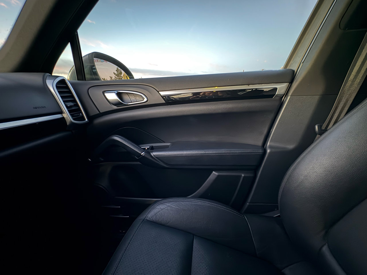 Used 2013 Porsche Cayenne S image 33