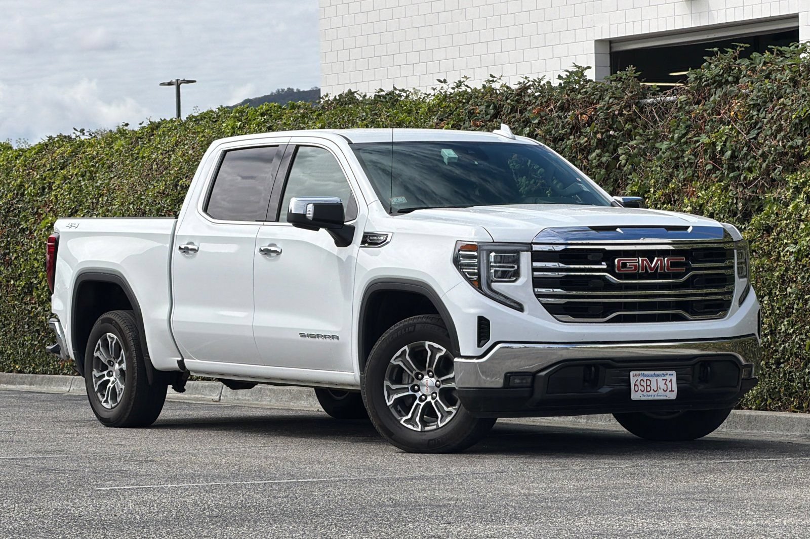Used 2025 GMC Sierra 1500 SLT AWD/4WD image 2