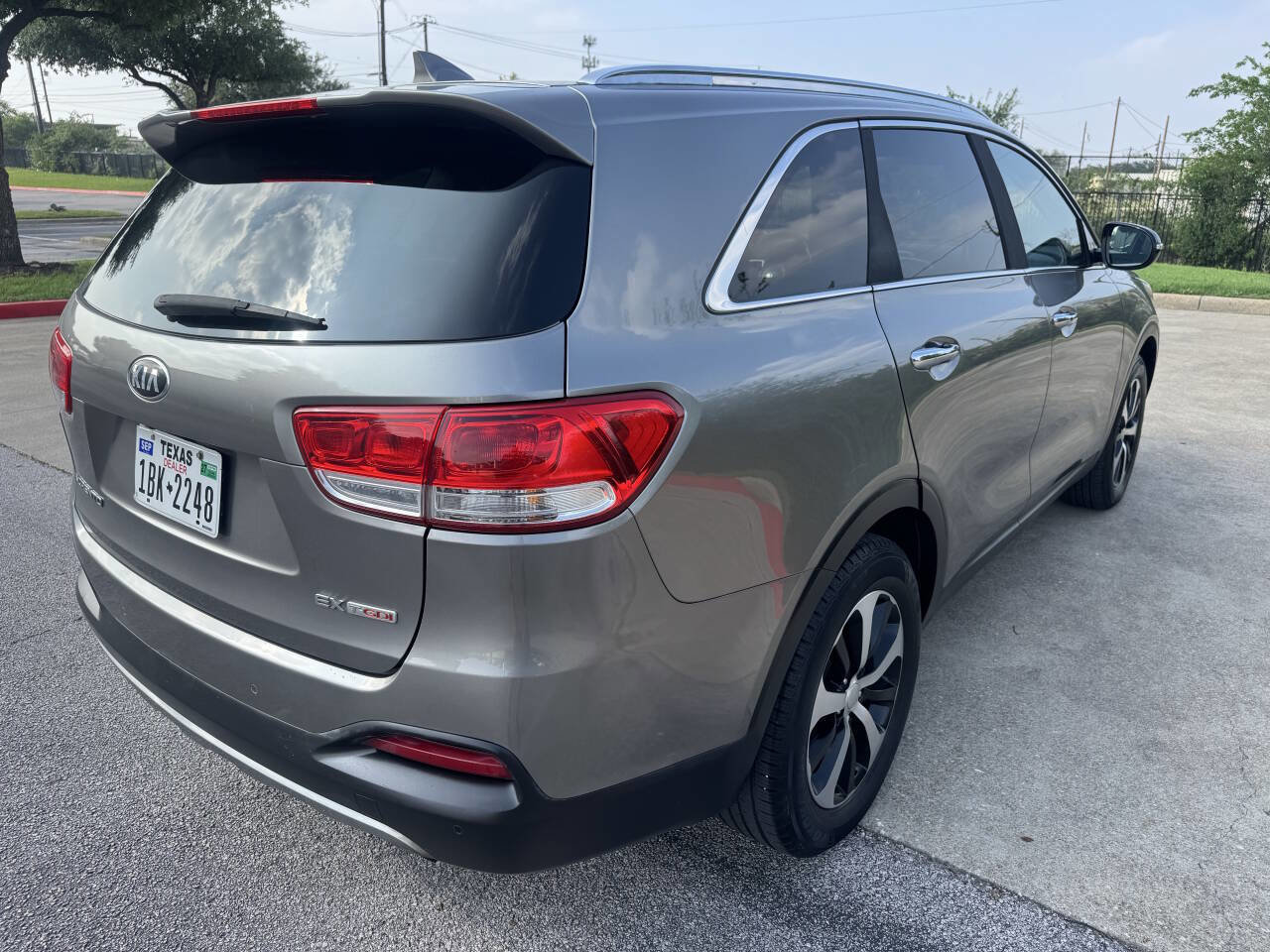Used 2016 Kia Sorento EX w/ EX Touring Package FWD image 5