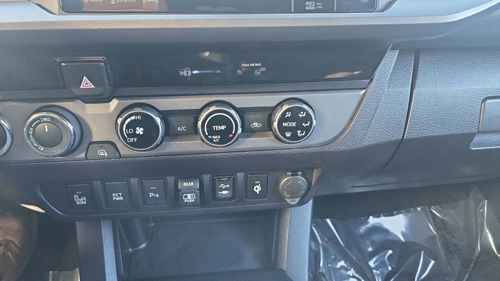 Used 2018 Toyota Tacoma TRD Off-Road w/ Technology Package image 28