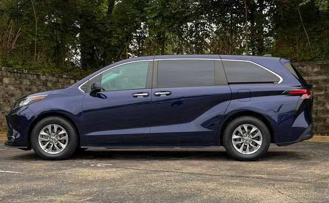 Used 2022 Toyota Sienna XLE FWD image 9