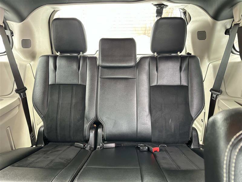 Used 2018 Dodge Grand Caravan SXT image 12