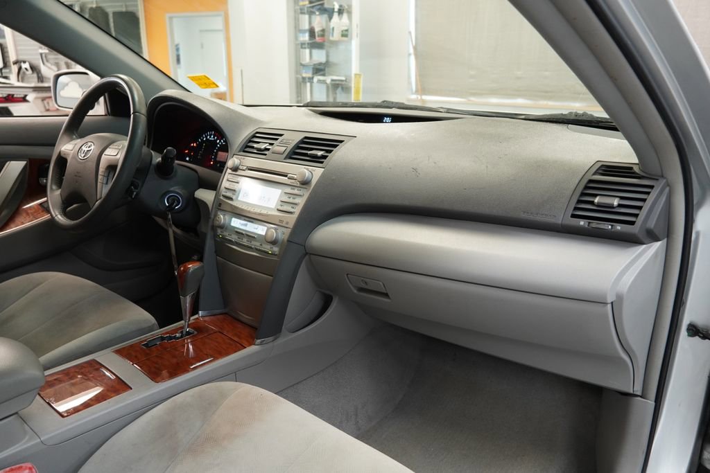 Used 2009 Toyota Camry XLE FWD image 33